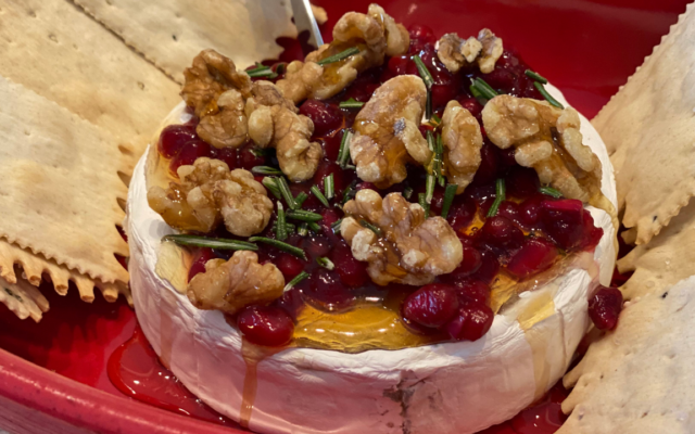 Baked Brie with Walnuts and Honey